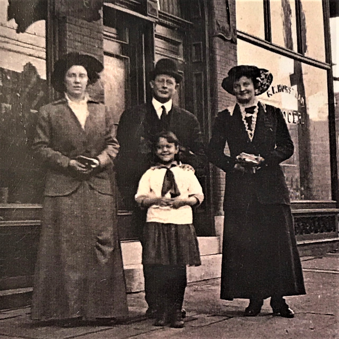 Rowena Larsen missionary in St. Louis